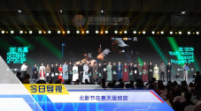 班长脱我内衣裤揉我大胸好爽